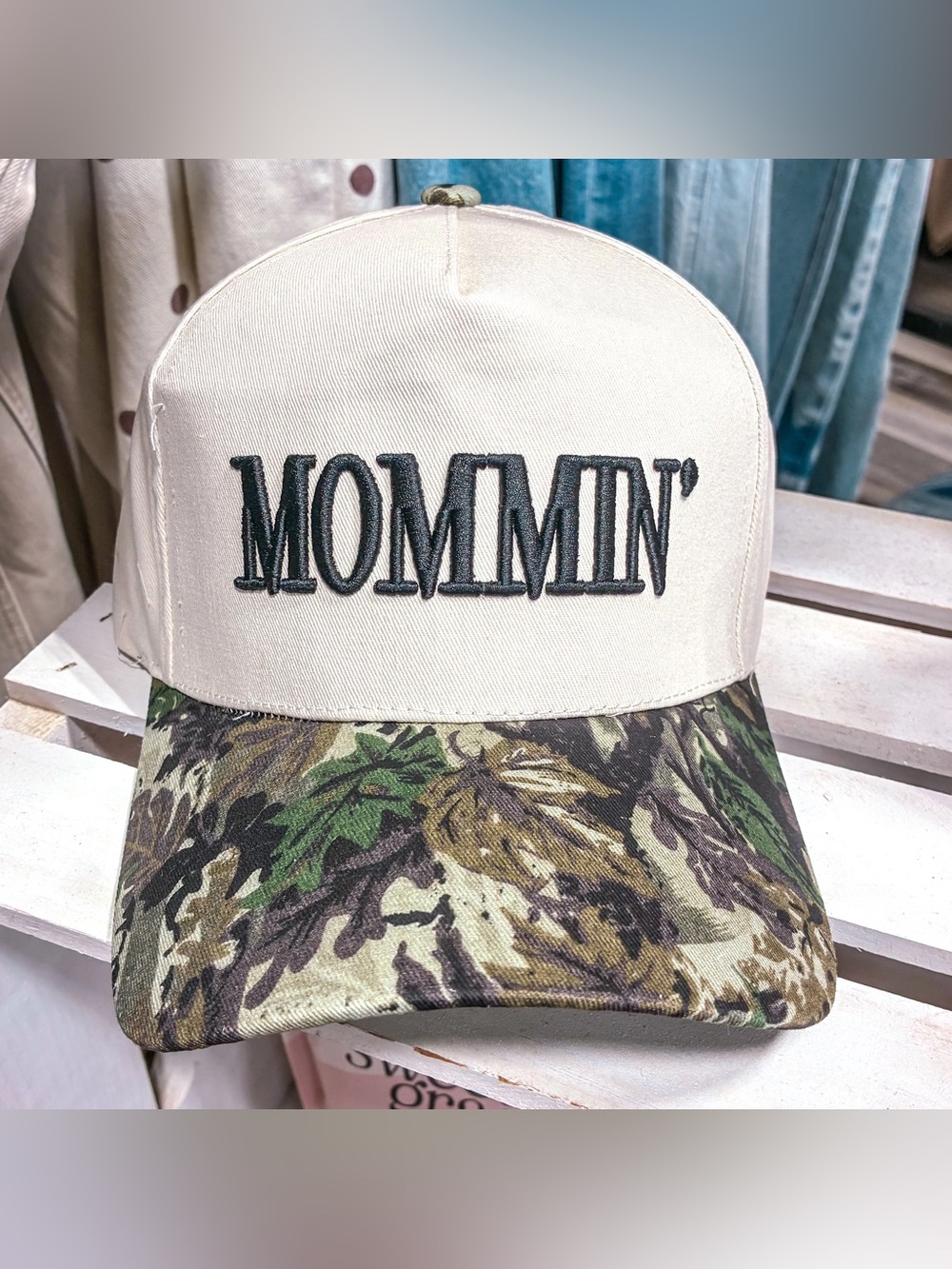 MOMMIN' Embroidered Baseball Cap - Cream & Camo Brim